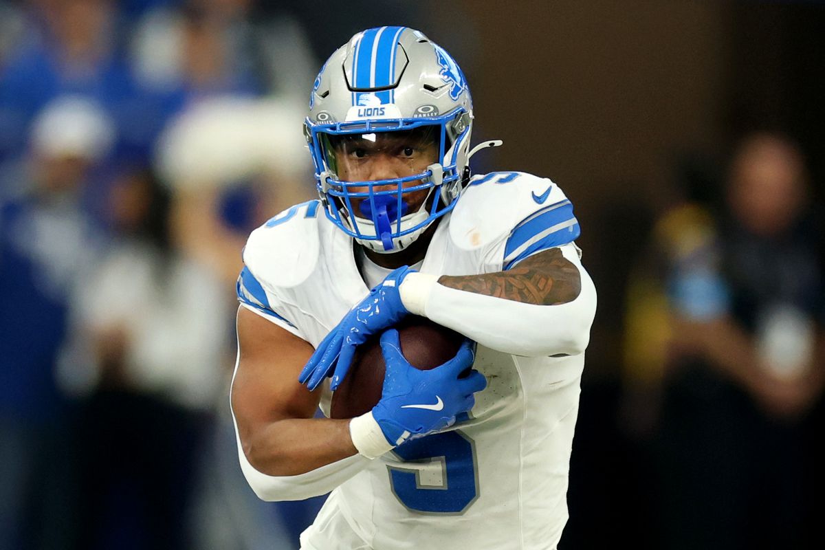 David Montgomery #5 of the Detroit Lions runs with the ball during the first quarter against the Indianapolis Colts at Lucas Oil Stadium on November 24, 2024 in Indianapolis, Indiana.